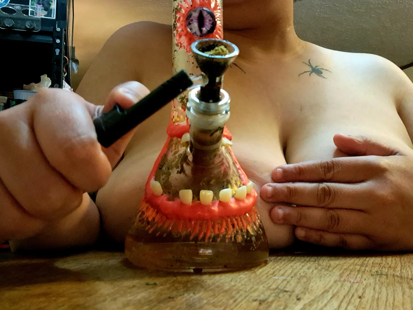 Bong and boobs posted by miss_Treskeishia