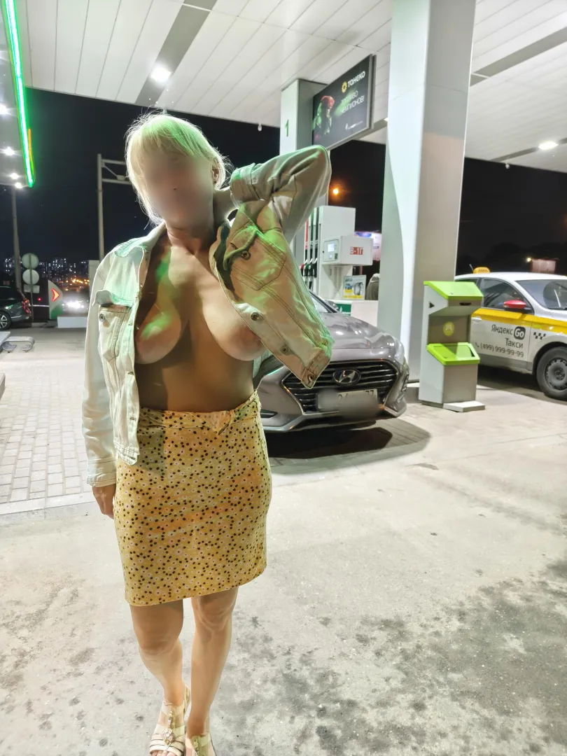 boobs at the gas station posted by PROSTOTUT