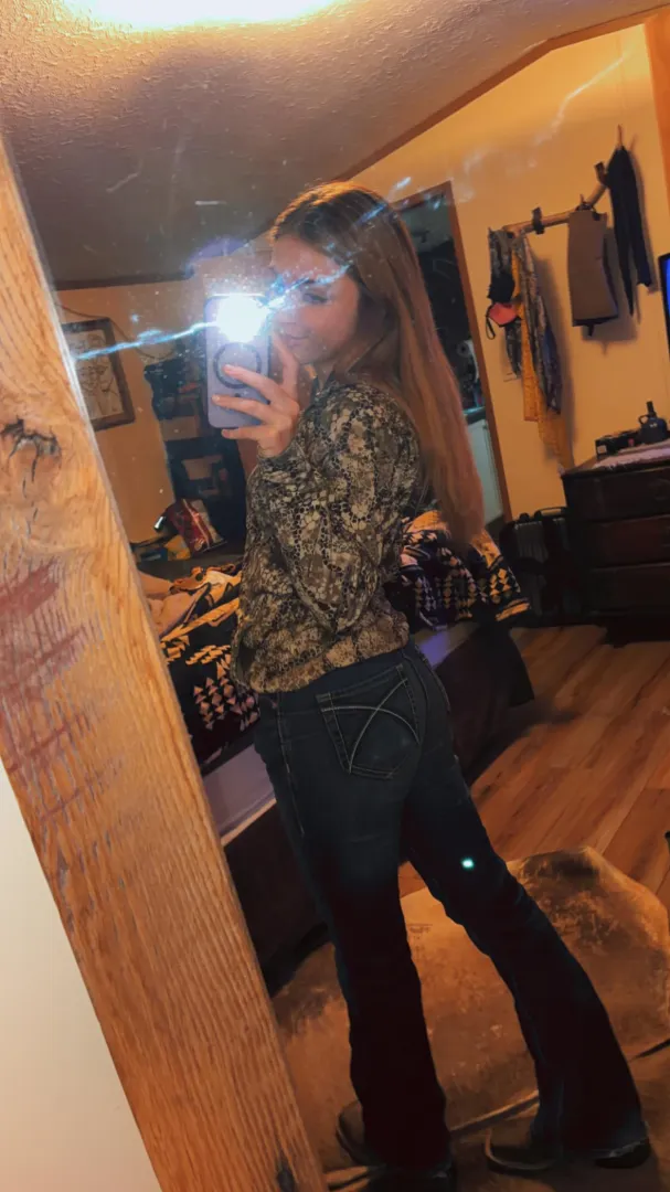 boots on, jeans tight, gotta get things done today posted by realhoney_girl