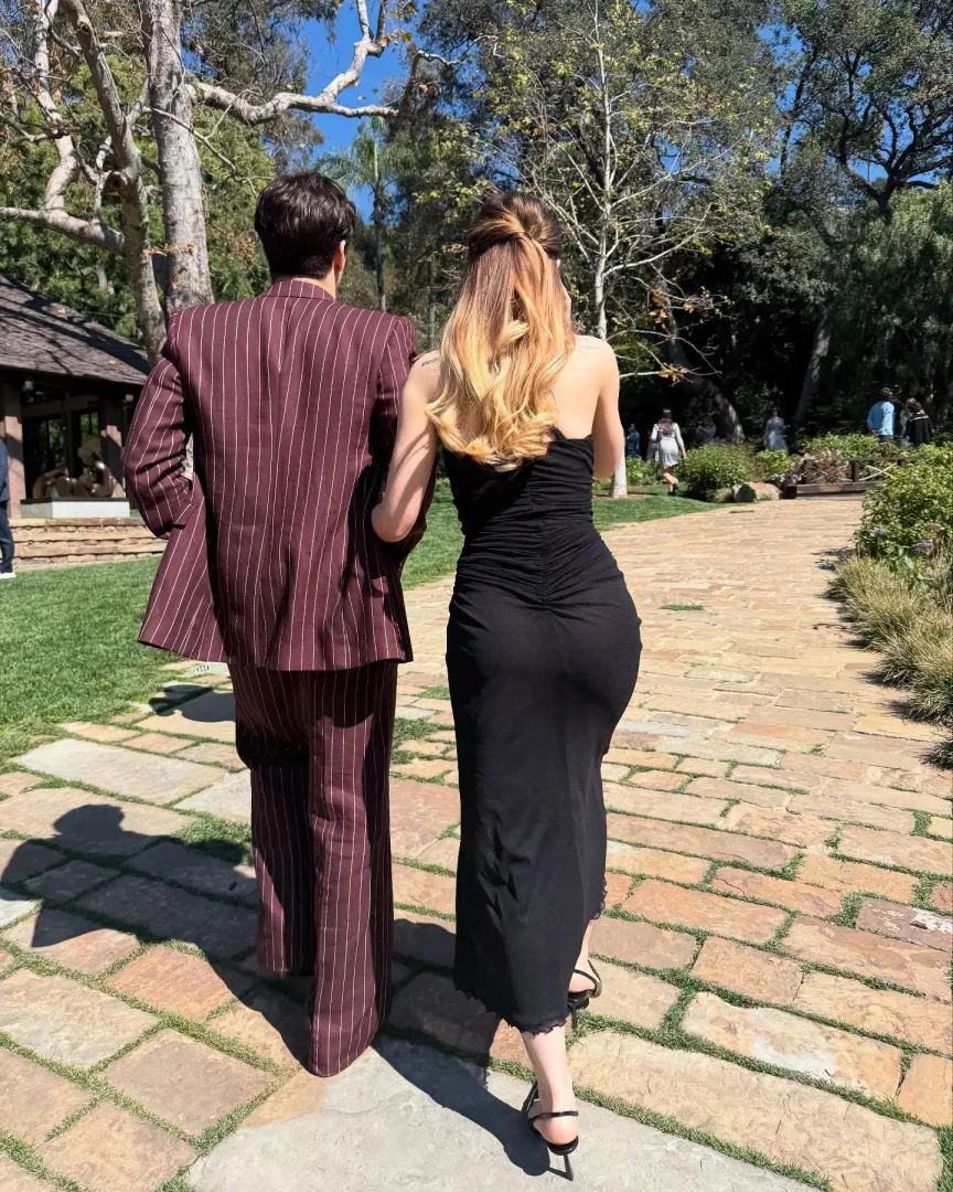 Booty in black posted by DOC_97