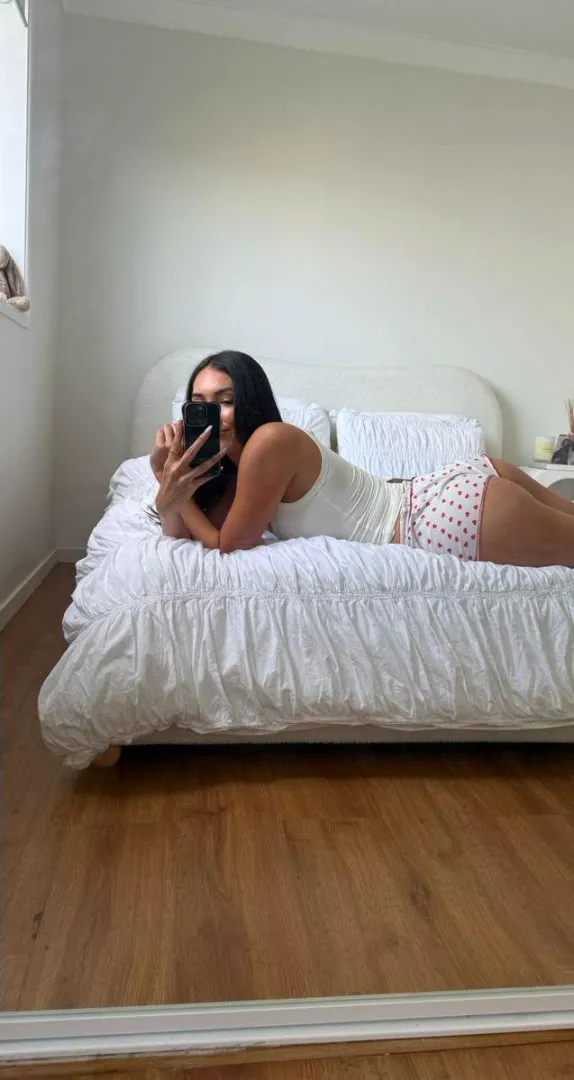 Booty poppin', hearts stoppin' posted by Dense-Job6617