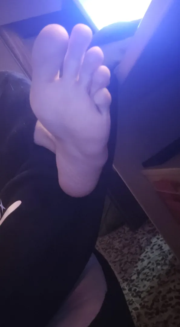 Bored and horny dm me posted by Automatic_Mission290