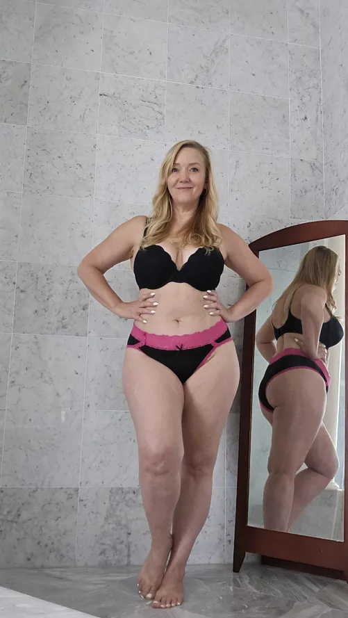 Born in 1973. Am I still boner material? by Crystal_Sunshine_