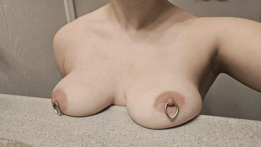 Bots are annoying so lemme do a real nudie giveaway. Say 