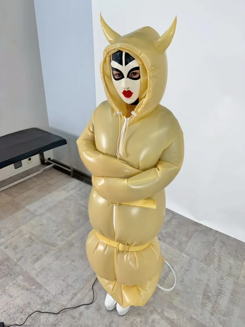 Bound in inflatable latex and super cozy! posted by Lady_Hinako