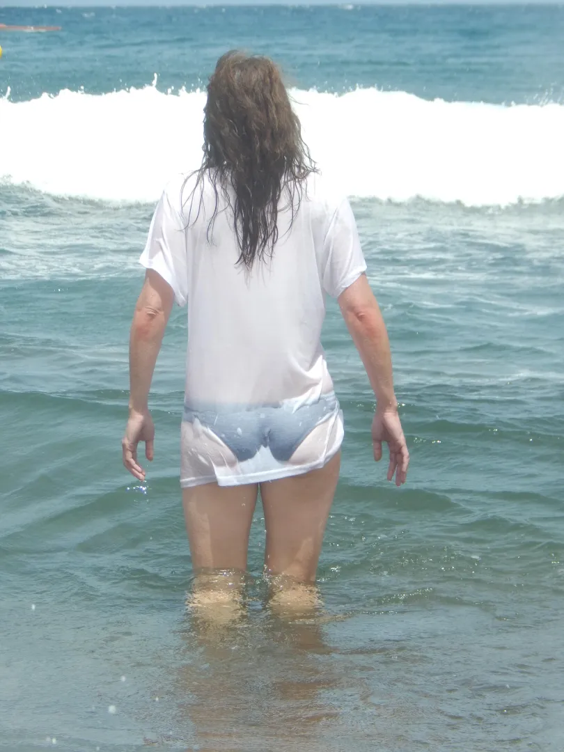 Braless t-shirt... wet posted by isa_bea