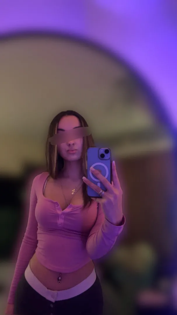 Brandy shorts and just a little glimpse of midriff posted by princess_lilyn12