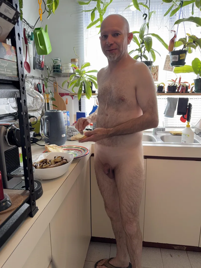 Breakfast time…. posted by SpareCry7303