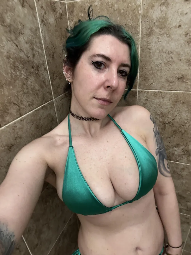 Bright green posted by sirenskiss3