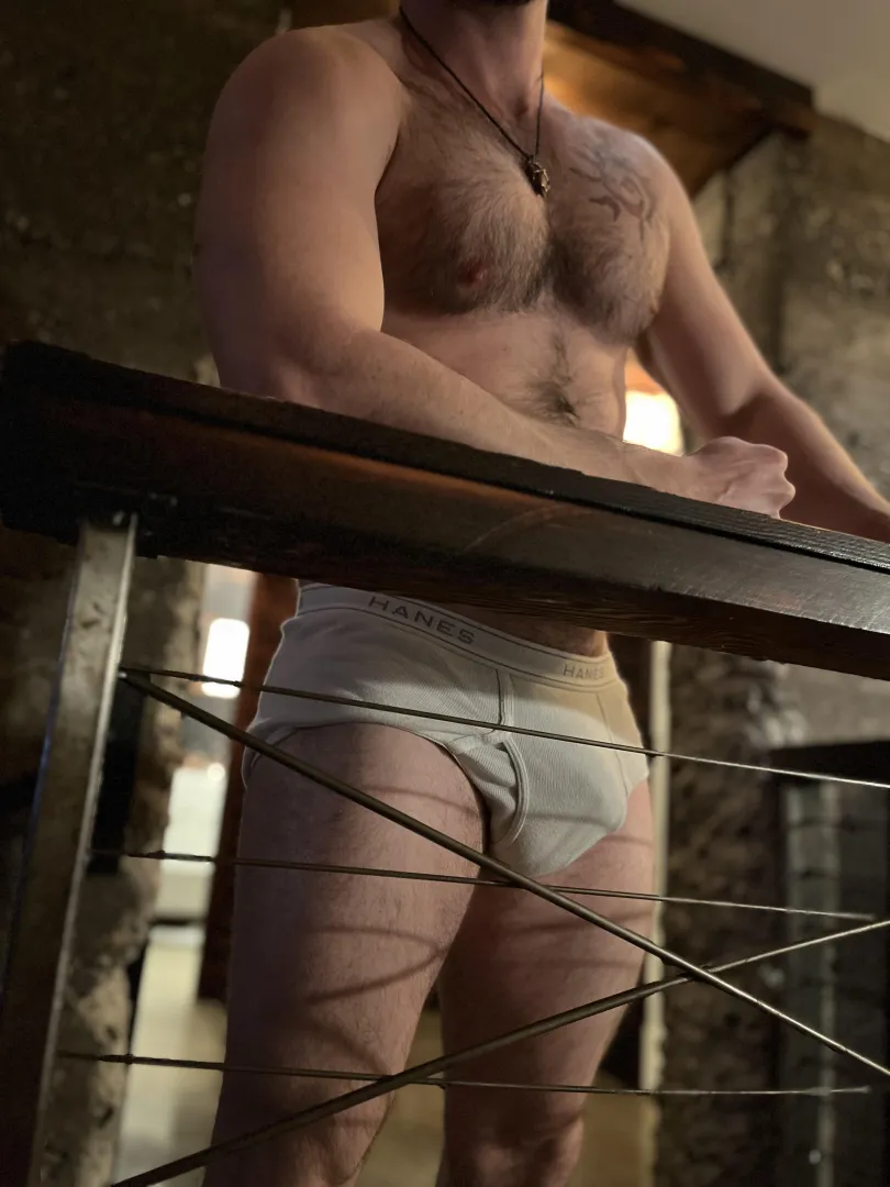 Bro’s eyes kept wandering while we chatted, didn’t realize I was bulging so hard posted by MeditateWithMiles