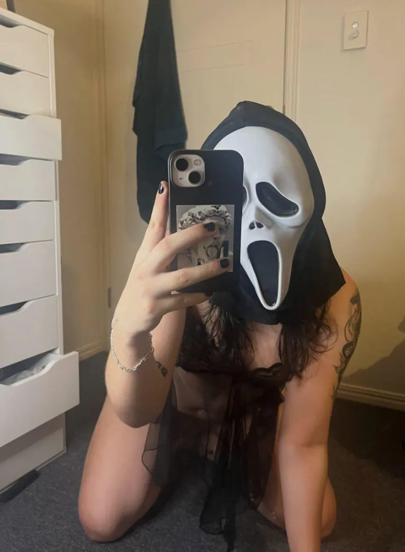 Brunette in pretty undies posted by phantom_sassy