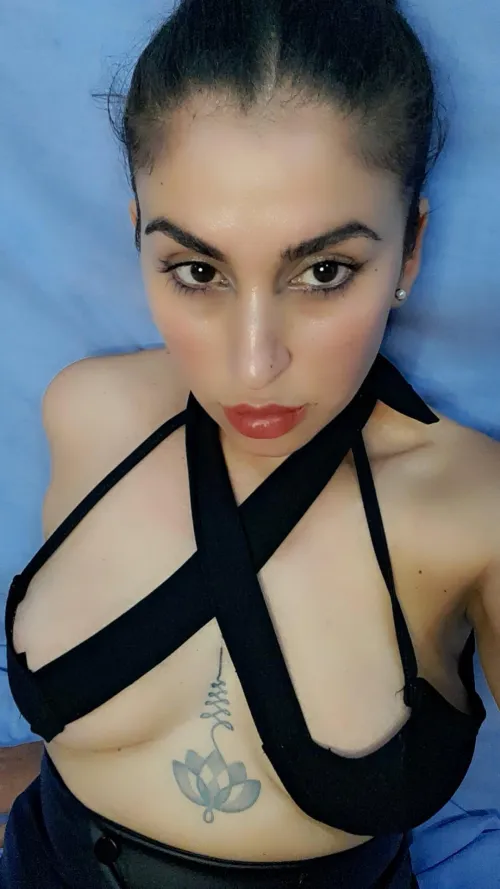 Brunette,35 years old  don't let this pretty face fool you because here,darling,I'm in charge by itsvioletrayx