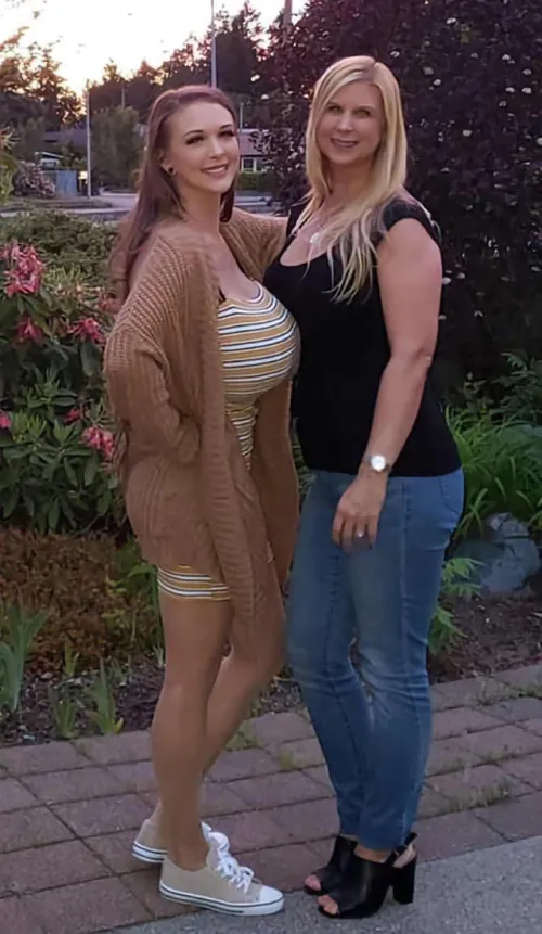 Brunettes huge tits make blondie look small by nevanevar