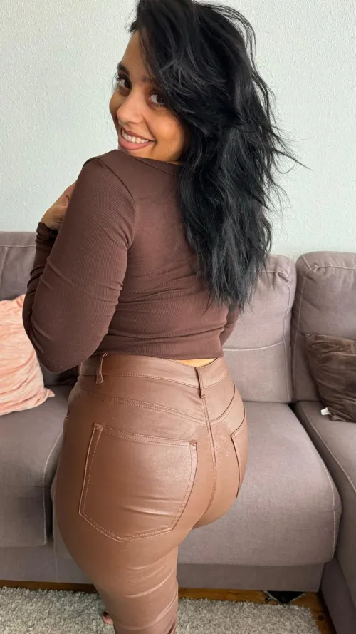 Built for backshots: this peach stays juicy but never bruises by Galadriel69_