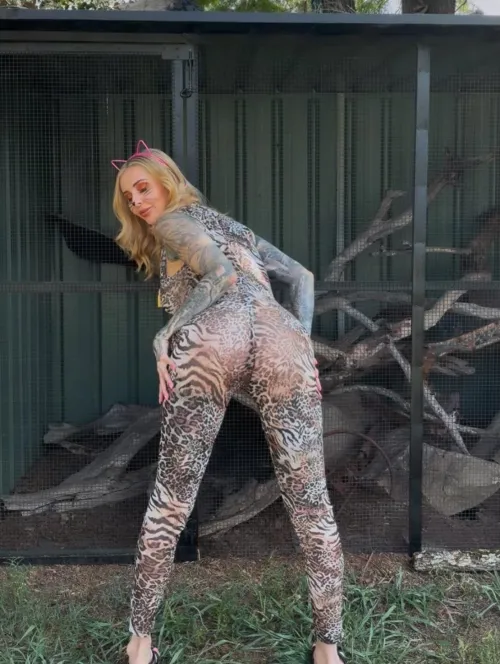 Built for grabbing. That’s it, that’s the post. by arixlola