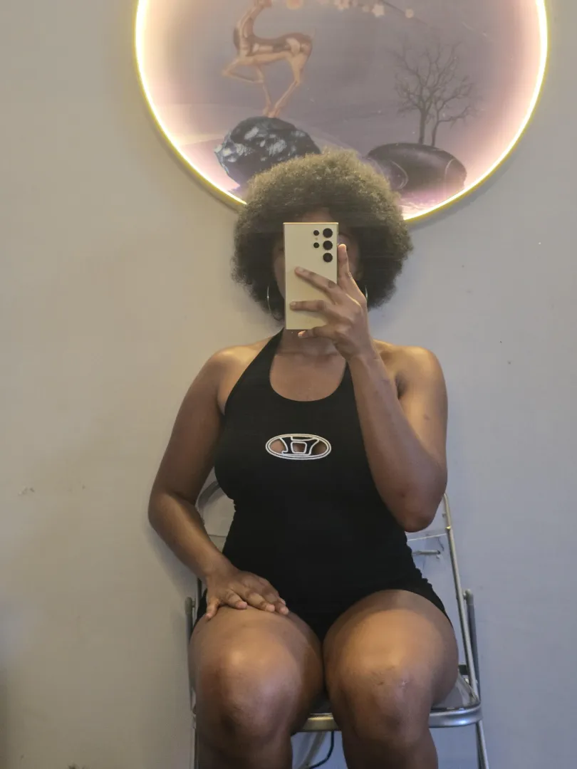 Built to be admired posted by petite-cute