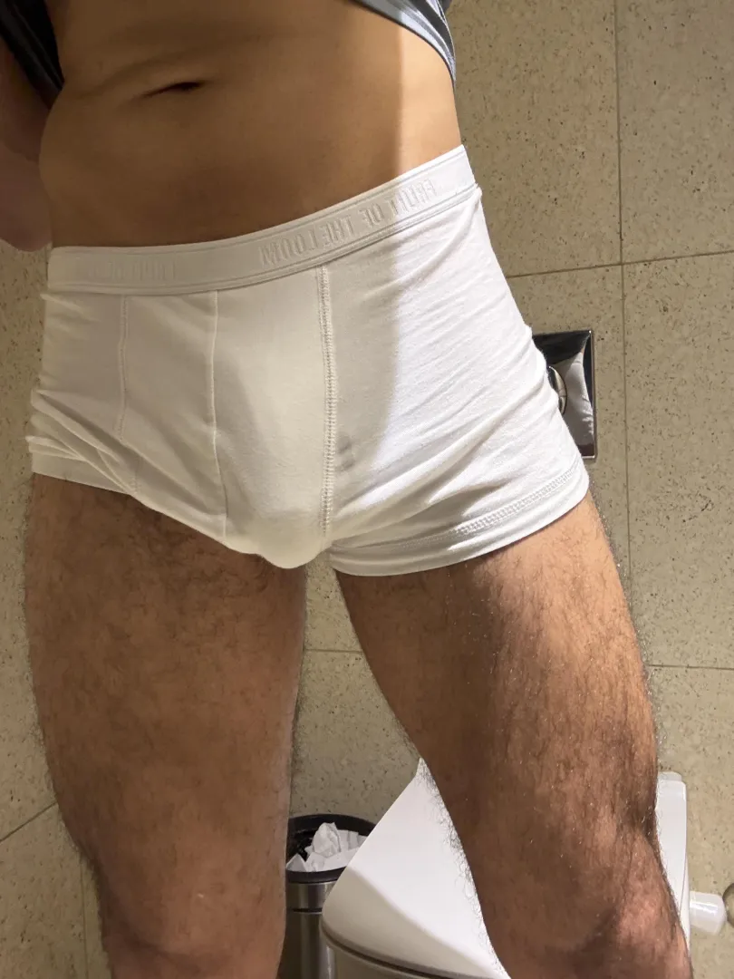 Bulge check in the gym bathroom posted by AlarmingPair7435