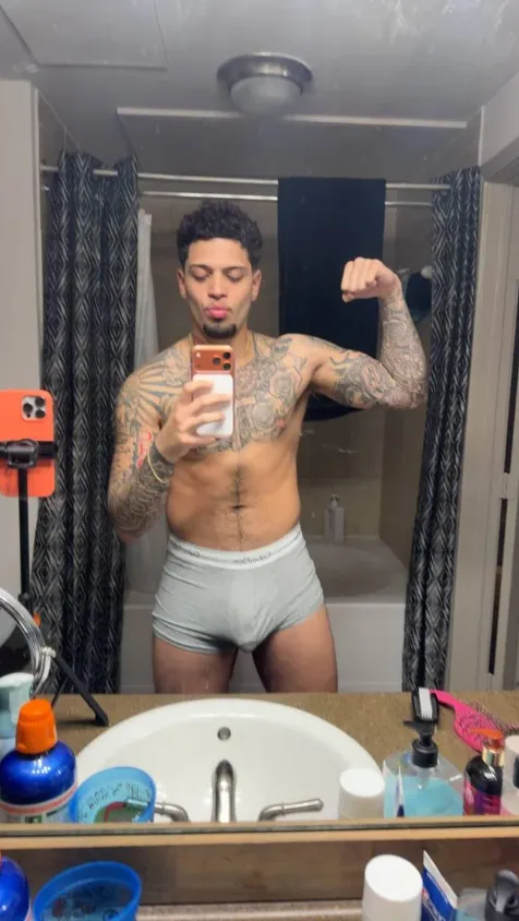 Bulge check in the mirror posted by theprmissile