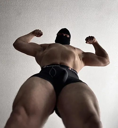 Bulging titan by thelordbeefcakes