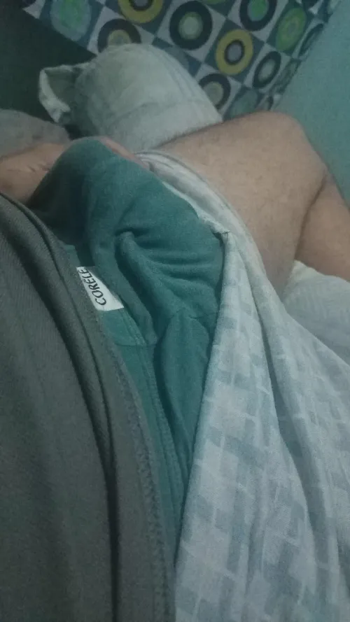 Bull looking for uni or couple - open maging watcher or thirdy - Fairview, QC by lifesuckswtf1