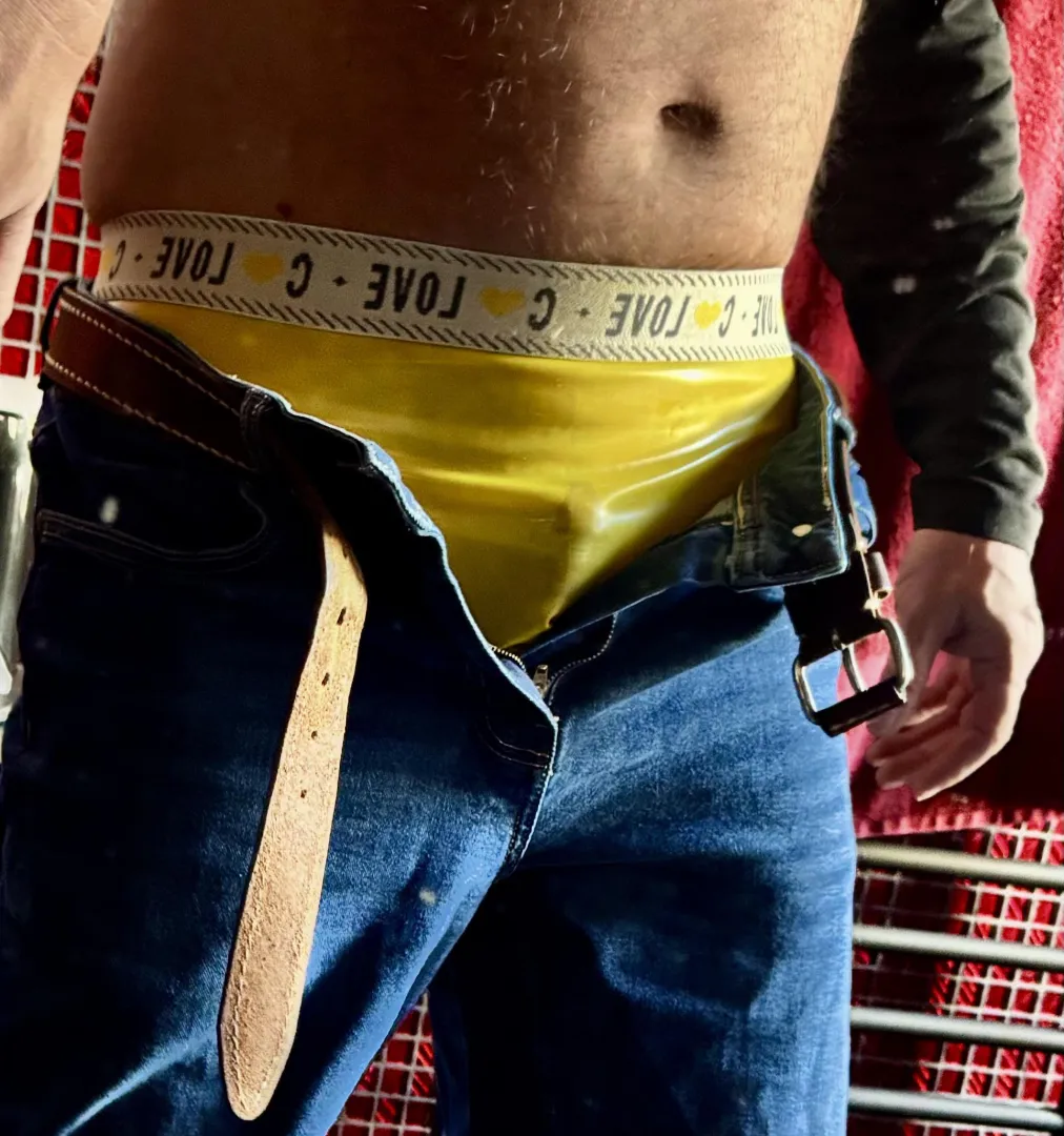 Bunte Latexslips posted by LatexLoveBerlin