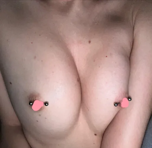 Buon pomeriggiooooo ☀️Vieni ad iscriverti gratuitamente al mio canale of da domani c’è una promozione per il sexting molto interessante  IO E LE MIE TETTE TI ASPETTIAMO ️ by ameliaa_95