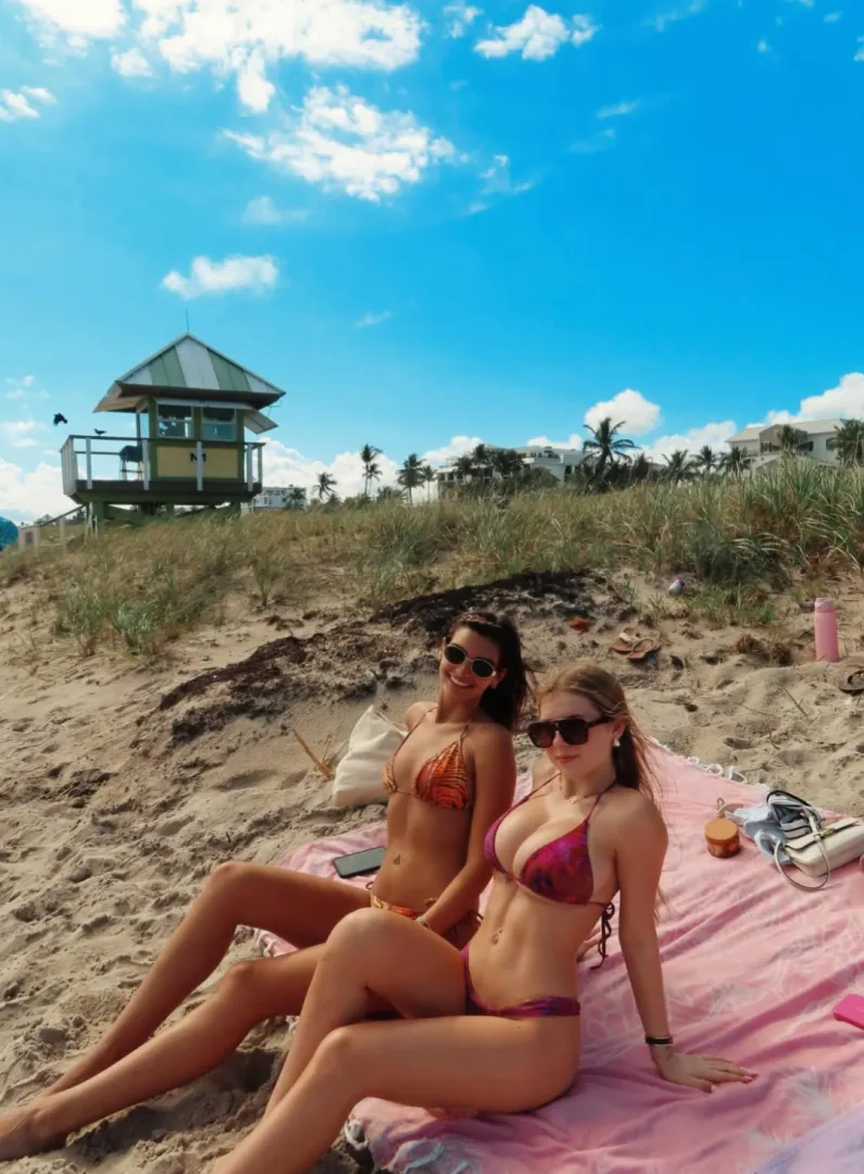 Busty beach posted by agrowander16