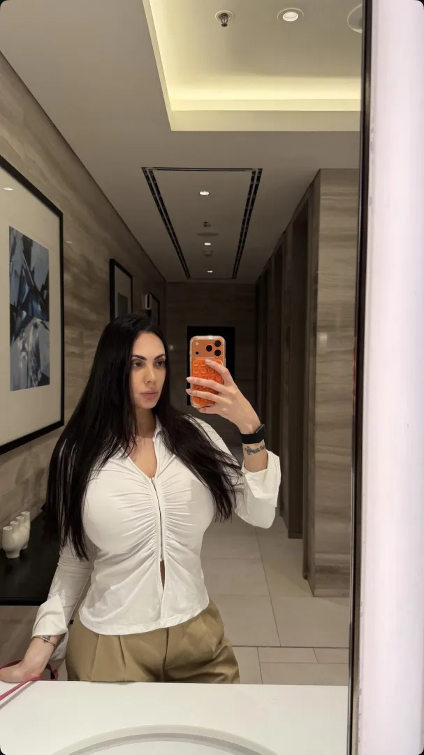 Busty Brazilian posted by playanesee