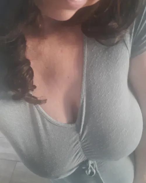 Busty Milf with Big natural tits for paid sexting tn!  by Jadebee3