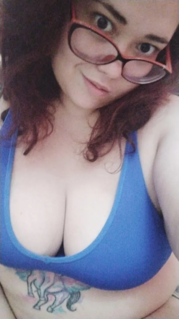 Busty nerdy bbw posted by Zaiifiree