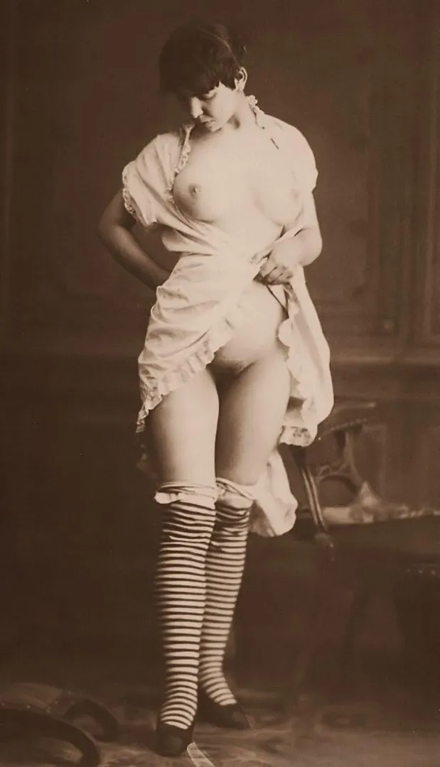 B&W vintage nude posted by mantis3345