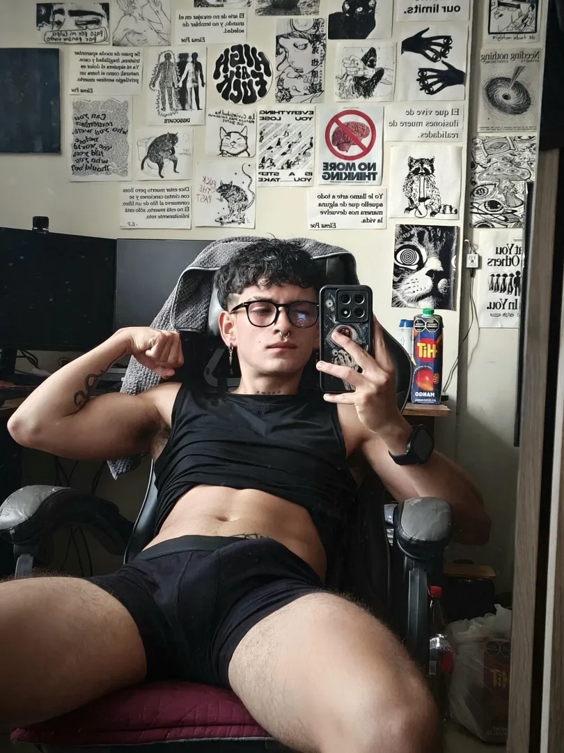 Bíceps o Bisex? jaja  posted by Weary-Spite-1229