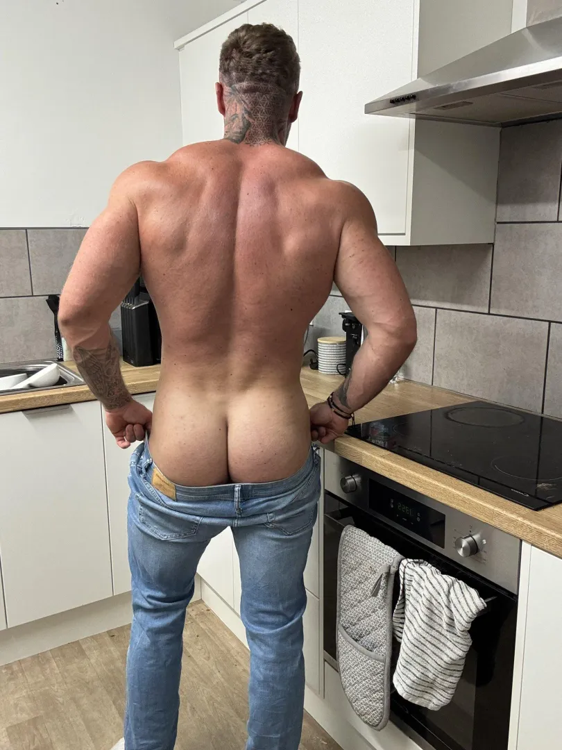 caked up in the kitchen posted by Competitive-Bar822