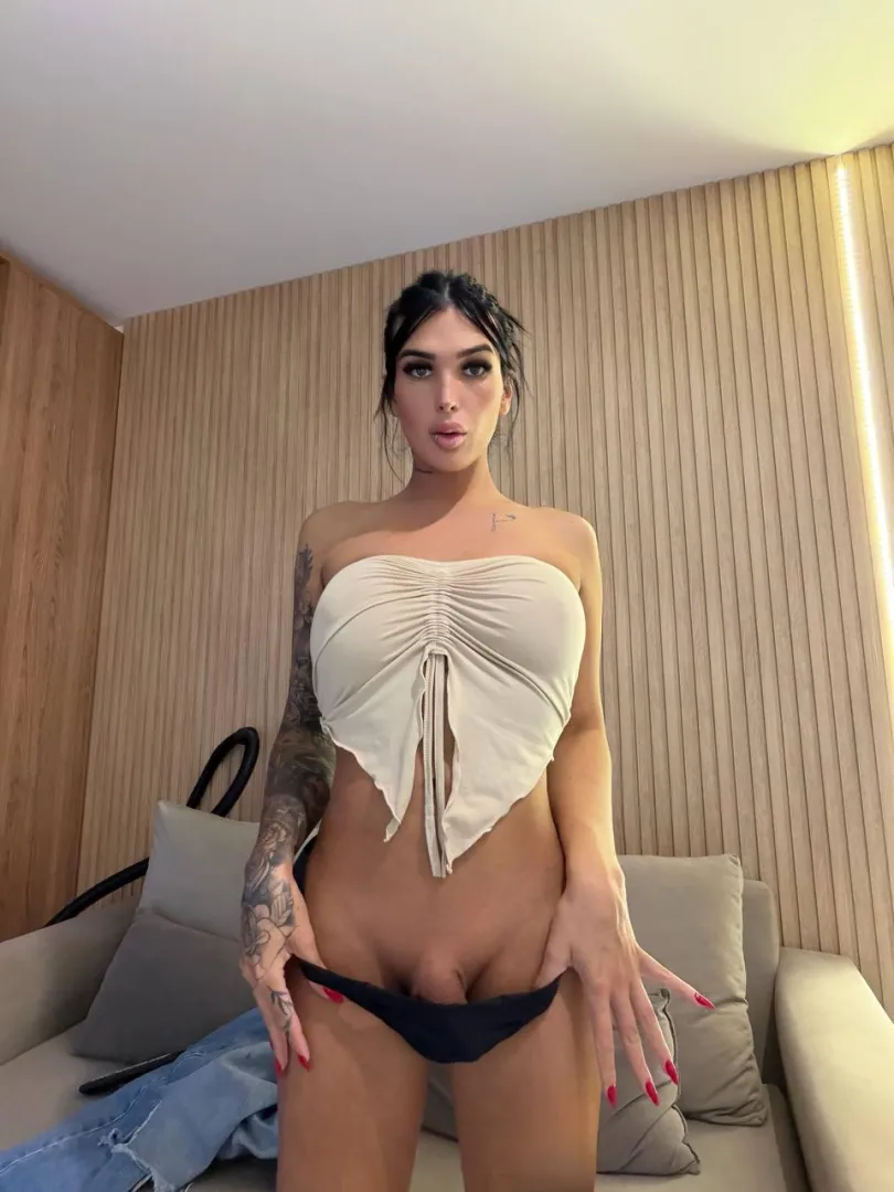 can a girl like me convince you to stay in bed? posted by toofingblagoon