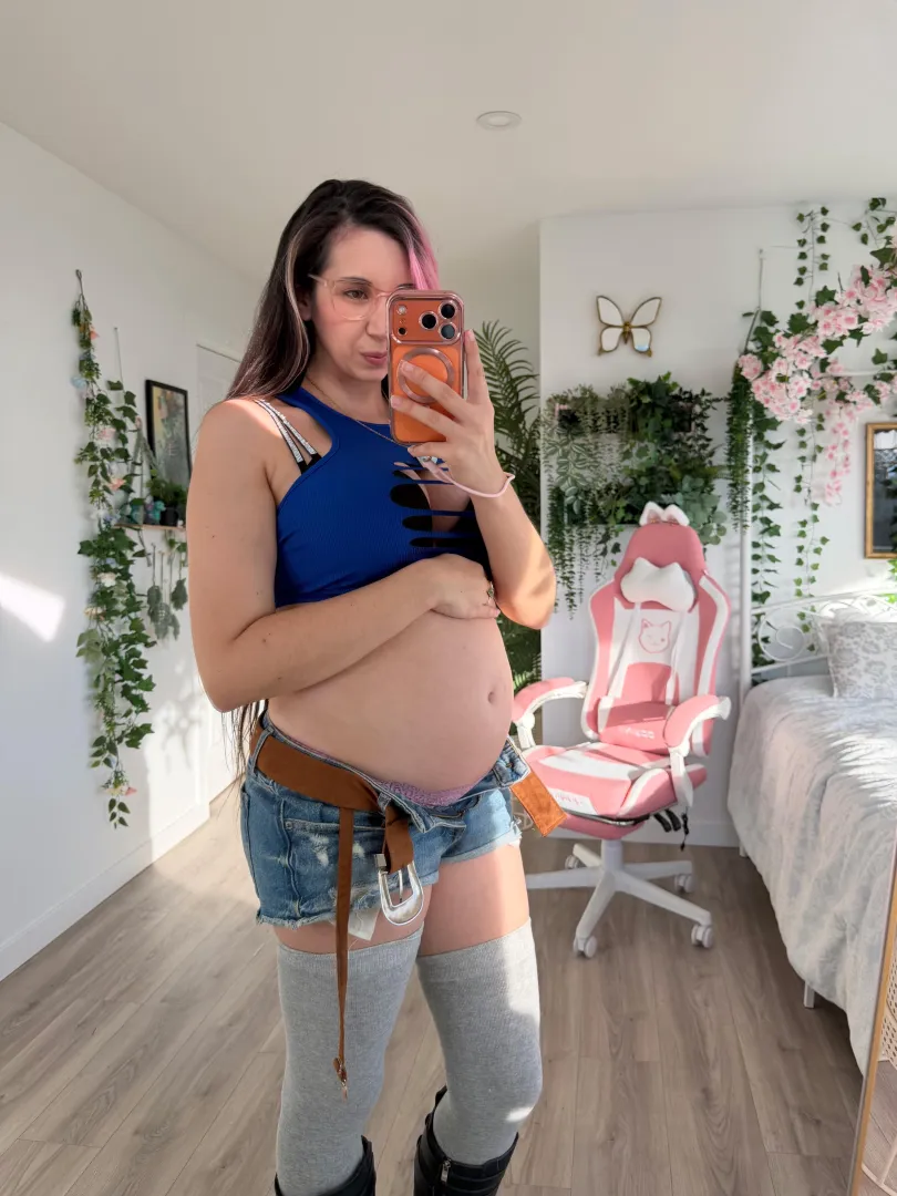 Can a pregnant belly really be this sexy? posted by Underthescrubs