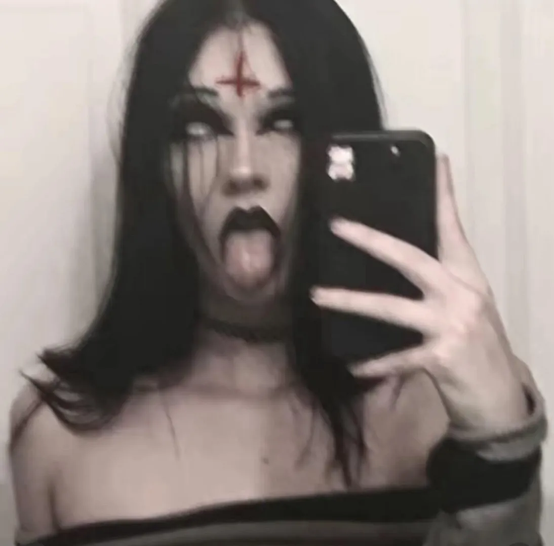 Can a scary girl get a chance? <3 posted by velveteenjade