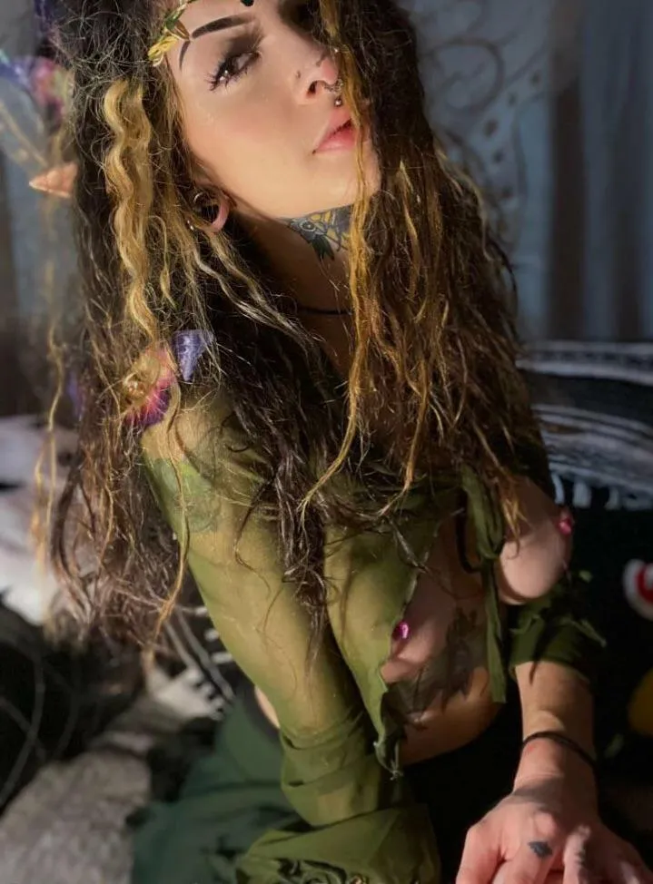 Can I be your elf-friend? posted by SnuggleHex