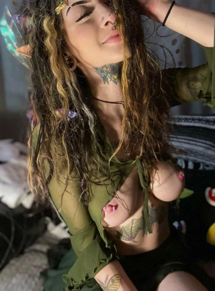 Can I be your elf-friend? posted by SnuggleHex