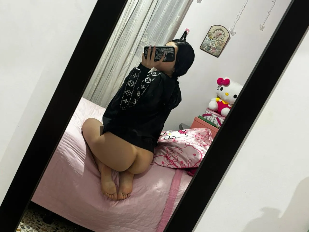 Can I be your toy? Would u kiss my aas or lick my soles? posted by missprincesscat