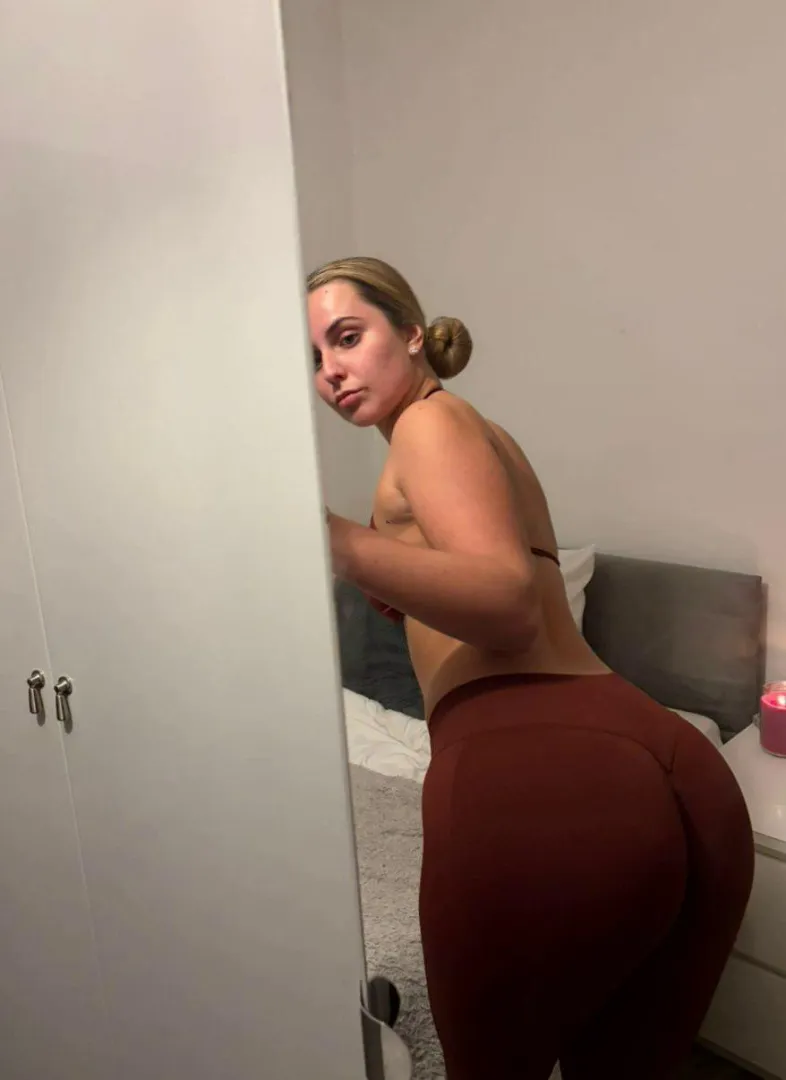 Can I own you with my bubble booty? posted by lilbootyprincess