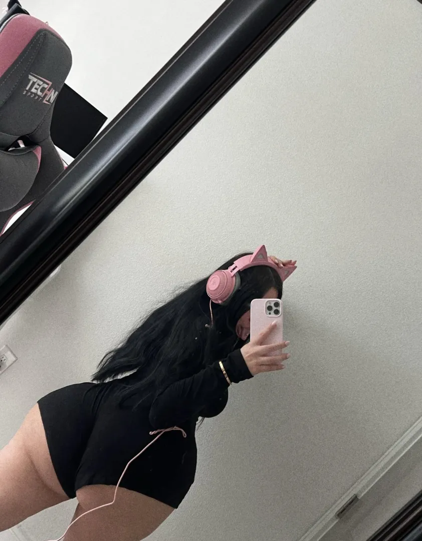 can i send u nudes after we win a game of fortnite?  posted by fatbuttkitten