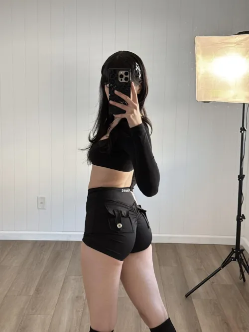 Can i sit on your face? by yesiwilde