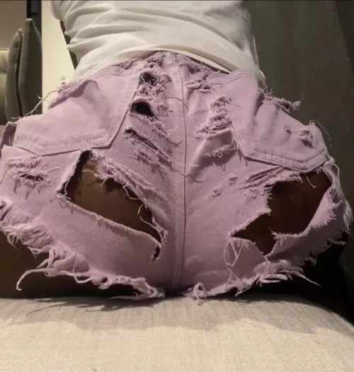 Can I sit on your lap ? by barbie_training