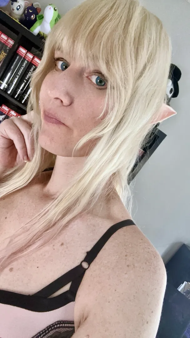 Can This Nerdy Elf Girl Play D&D With You... [F] posted by SunnyBunnyMina