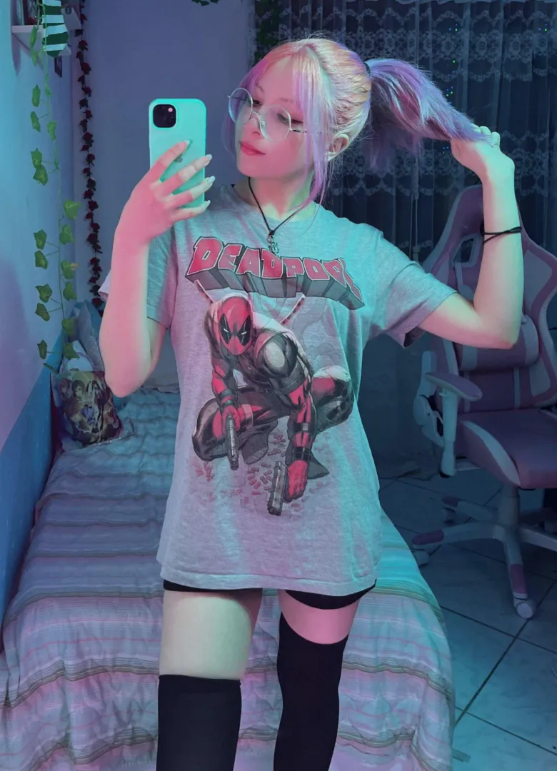 Can you blow a geeky girl's mind? posted by StarSthormy