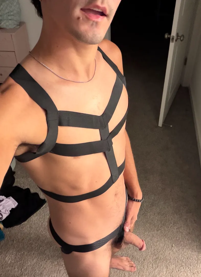 Can you guess the size of my friend? posted by iananthonyyy