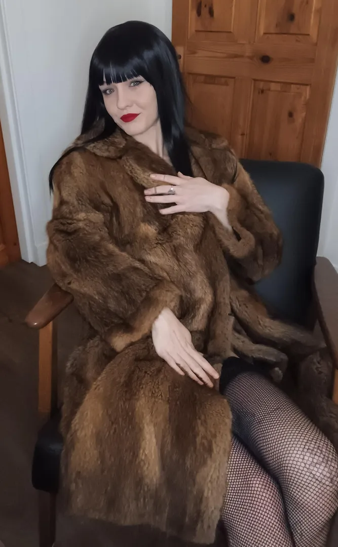 Can you guess what colour lingerie I've got hidden away  posted by onlytiffx