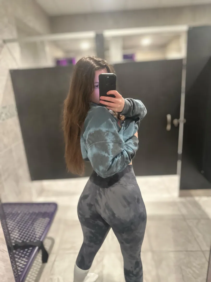 Can you handle a girl who outlifts you? posted by Meaaly26