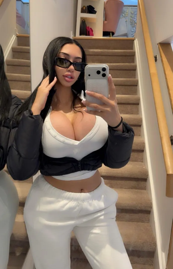 Canadian baddie ❄️ posted by Thebrattyb2001