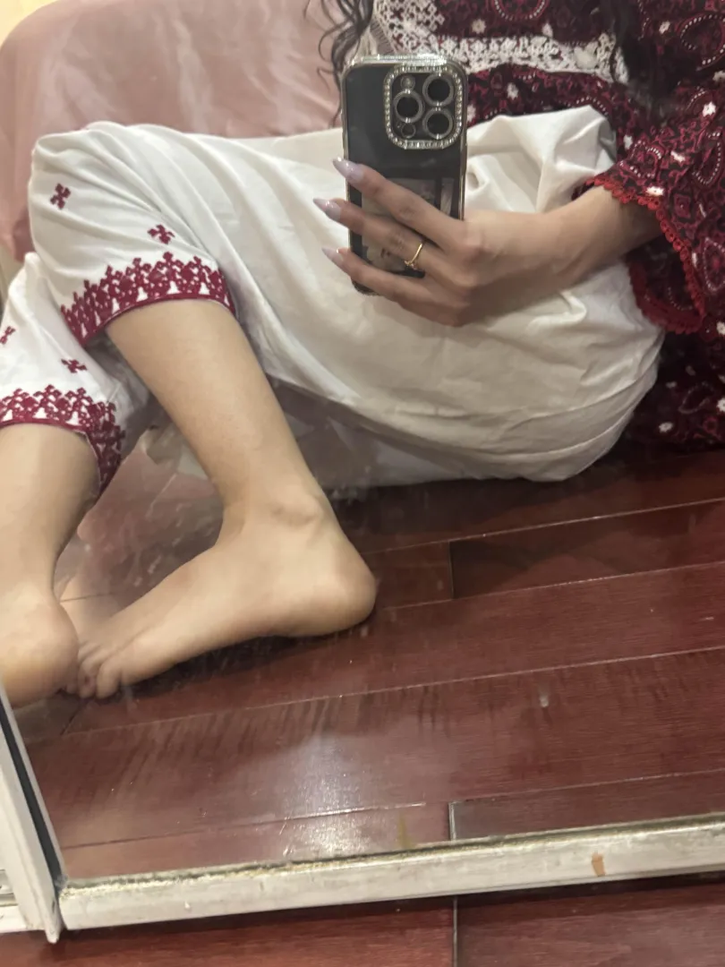 Canadian-Desi Muslim feet posted by Important-Olive536